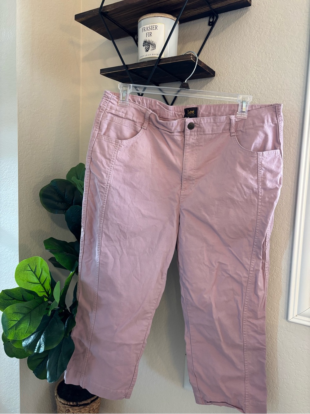 Lee Women's Light Pink Cropped Straight Jeans